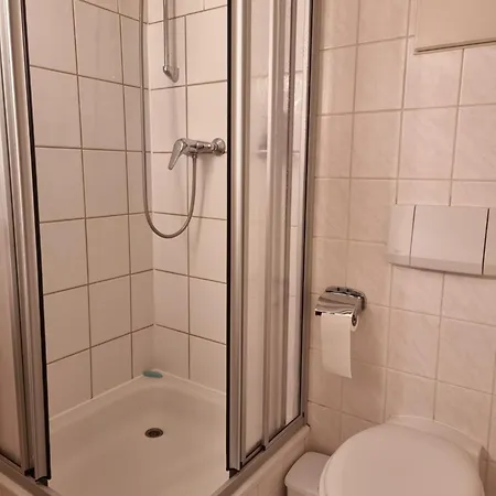 Uma-dres Πανσιόν